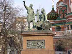 Памятник Кузьме Минину и Дмитрию Пожарскому на Красной площади в Москве